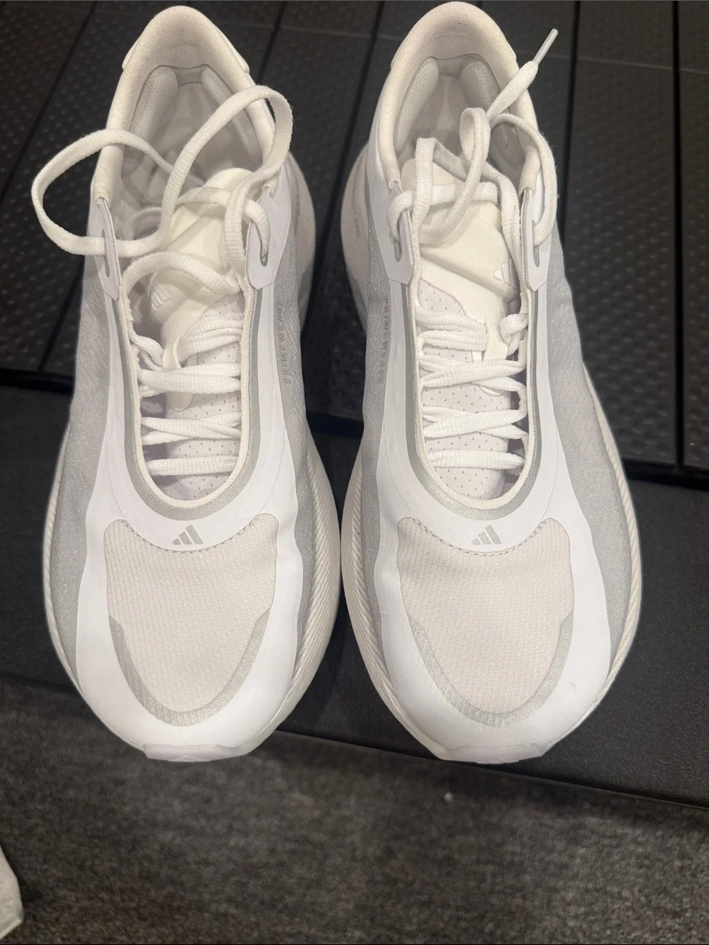 Adidas Huperboost edge women’s sz 8. Cloud white / solid grey / silver metallic
